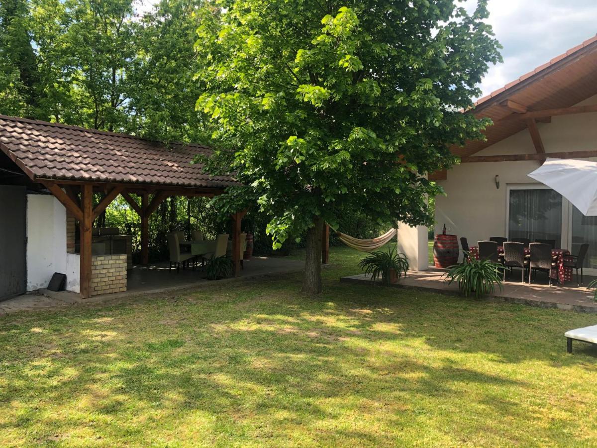 Five Season'S Lakehouse Balatonlelle Exteriör bild
